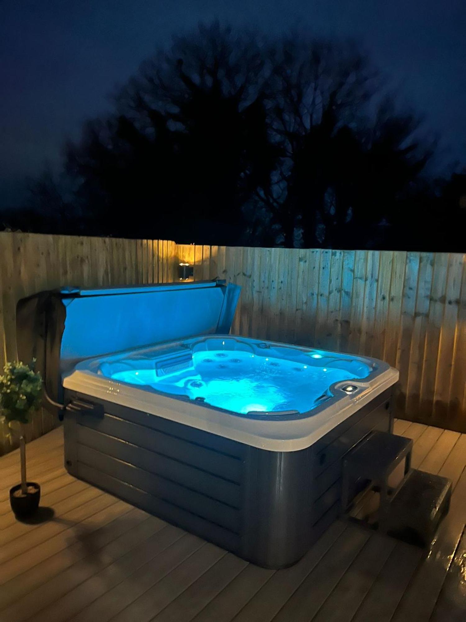 No 1 The Paddock - Spacious Holiday Home With A Hot Tub バッド エクステリア 写真